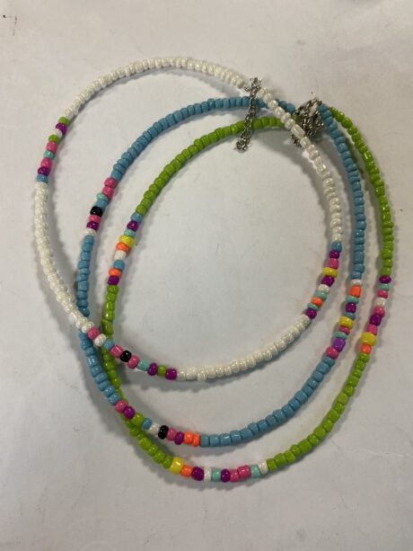 Βραχιολάκια σε διάφορα χρώματα τιμή 8 ευρώ