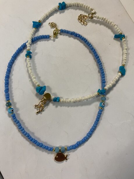 Καλοκαιρινά κολίε με πέτρες γαλαζίες λευκές και μπλέ τιμή 12 ευρώ