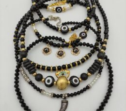 Κολίε με μαύρες και χρυσές πέτρες τιμή 20 ευρώ